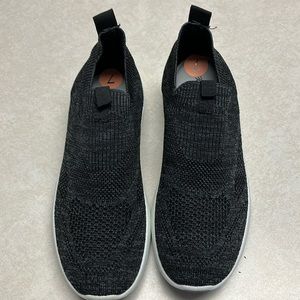 Tommy Bahama women’s size 7 slip on shoe